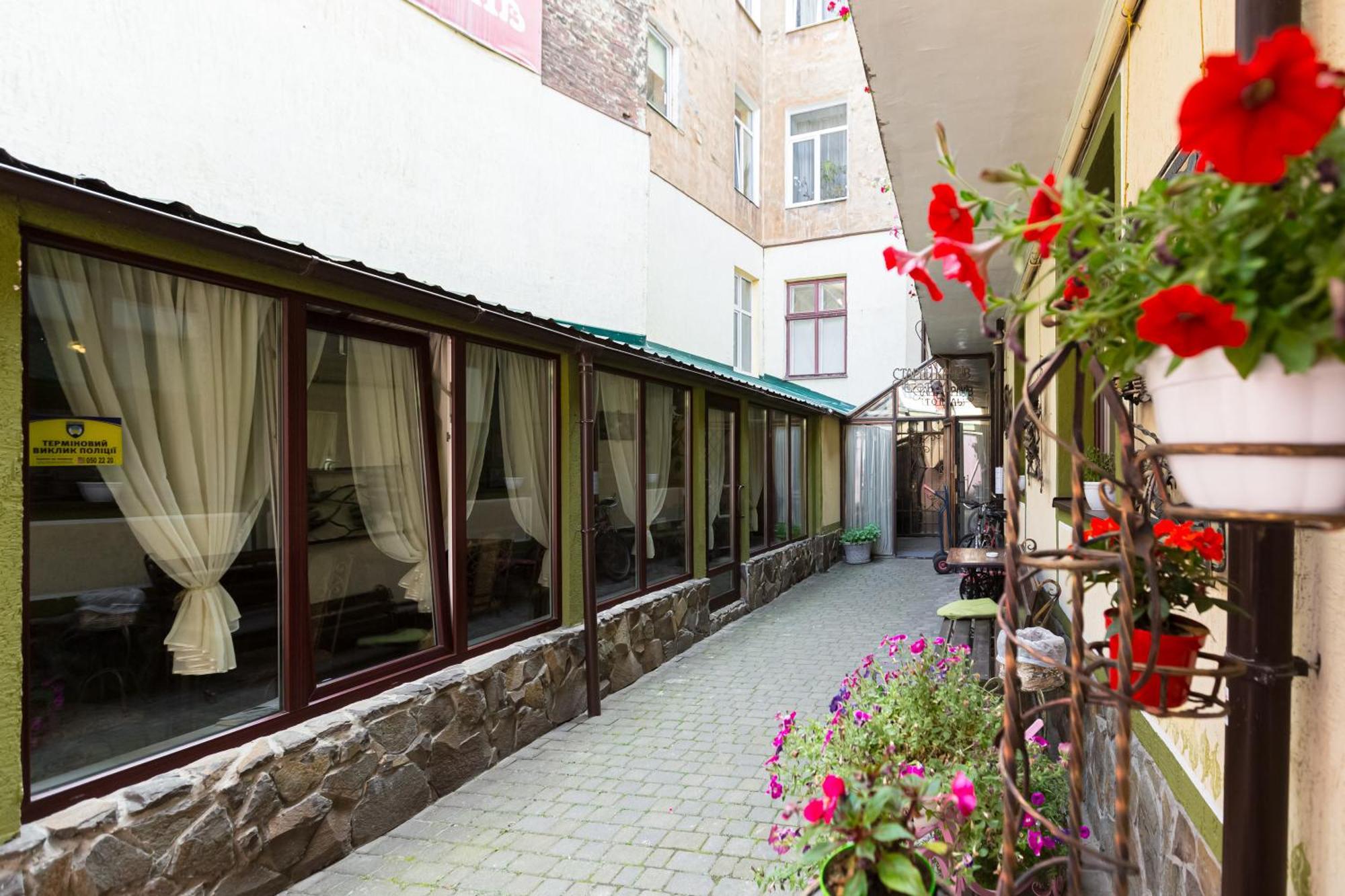 Staryi Krakiv Hotel Лвив Екстериор снимка