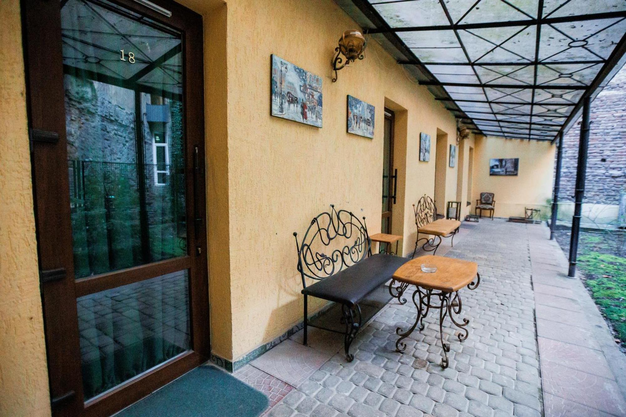 Staryi Krakiv Hotel Лвив Екстериор снимка