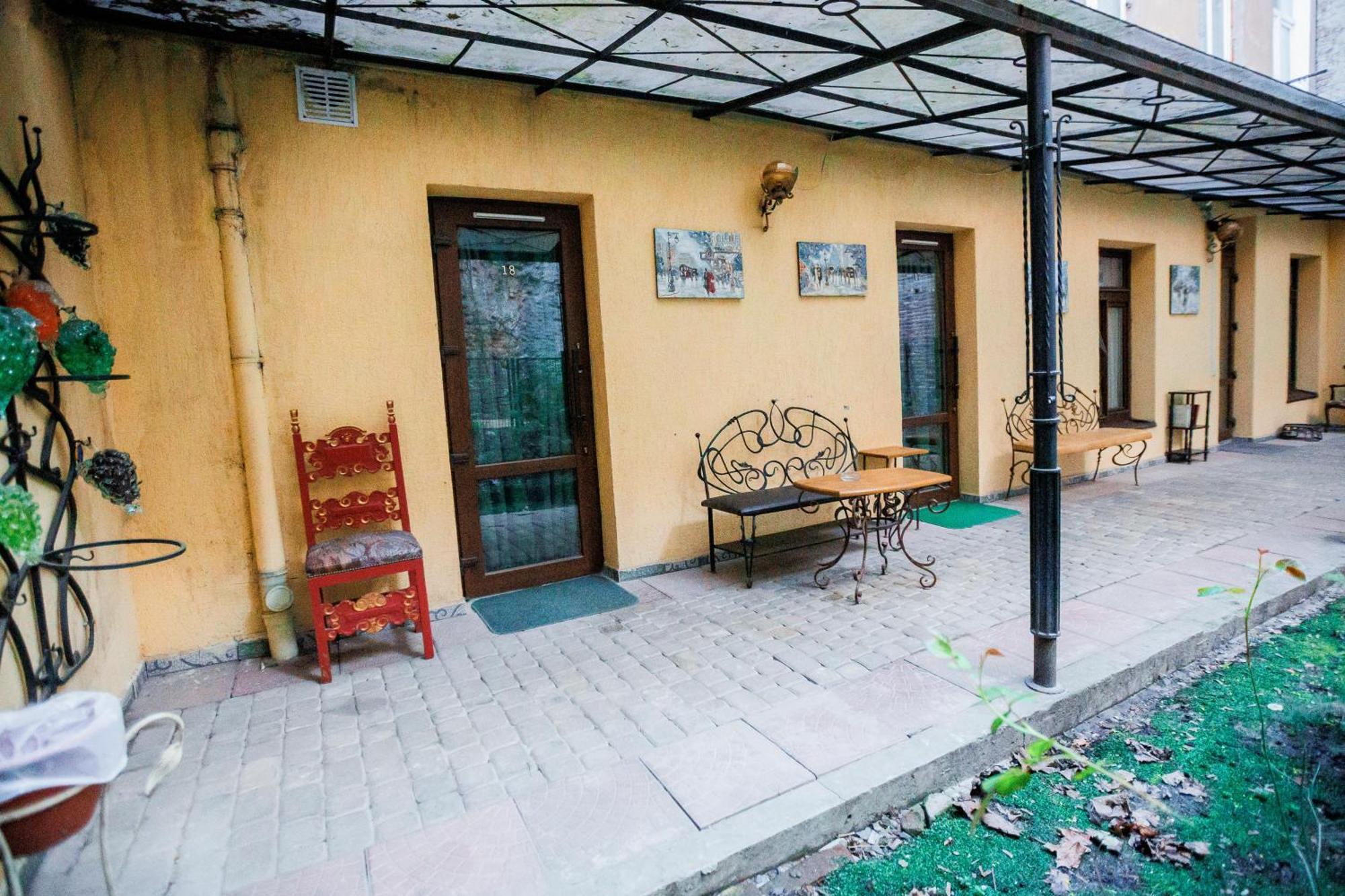 Staryi Krakiv Hotel Лвив Екстериор снимка