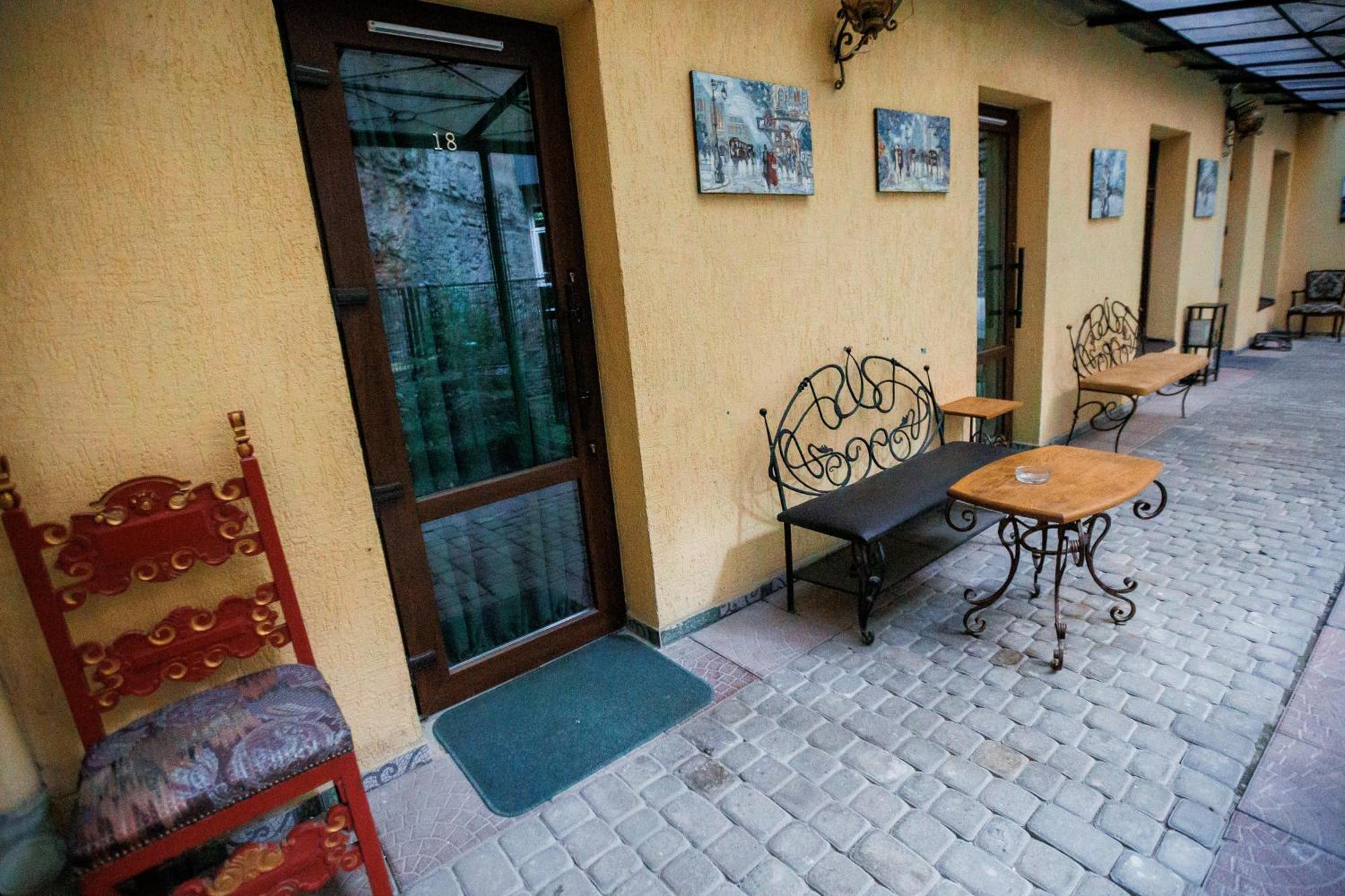 Staryi Krakiv Hotel Лвив Екстериор снимка