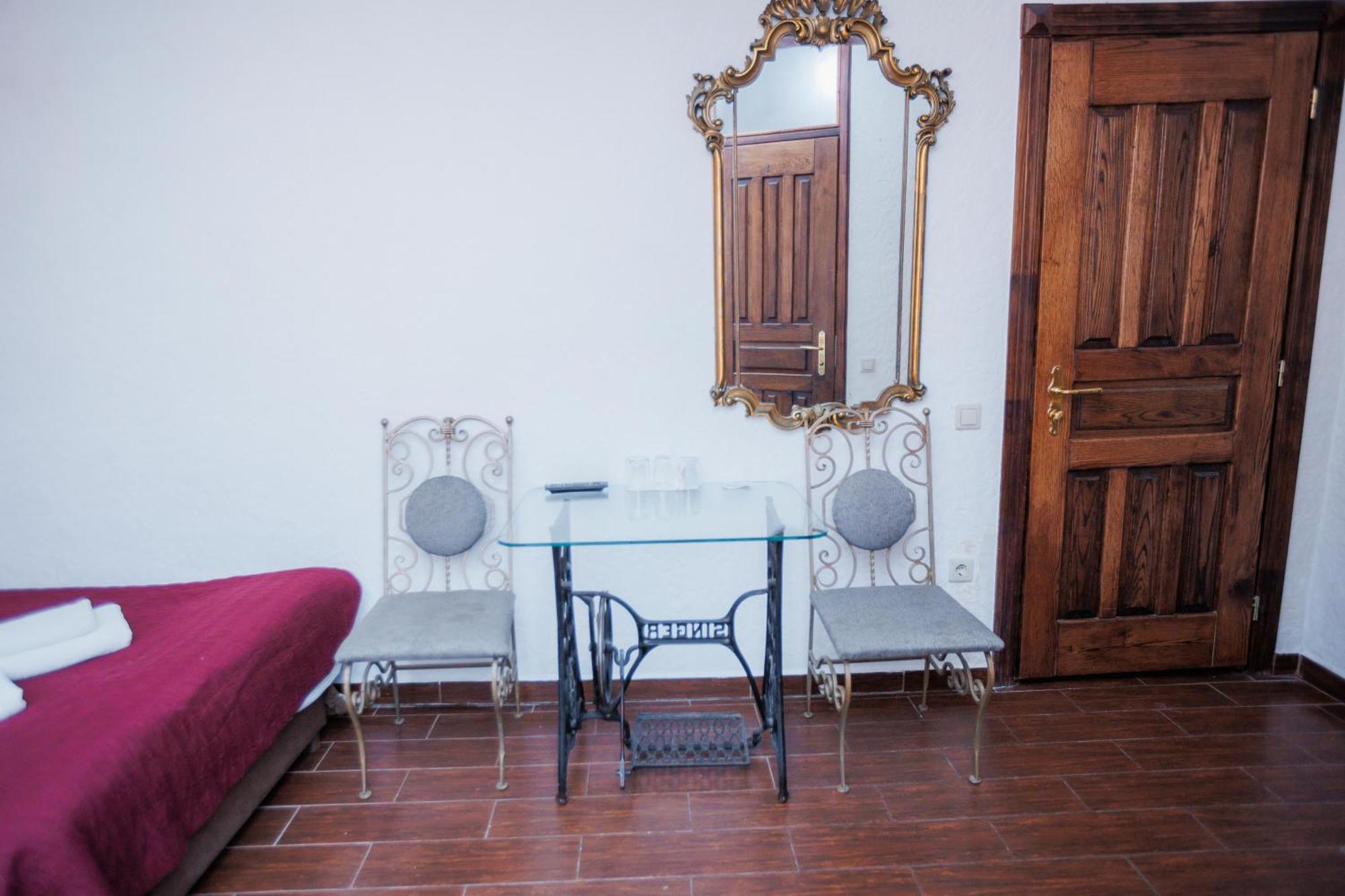 Staryi Krakiv Hotel Лвив Екстериор снимка