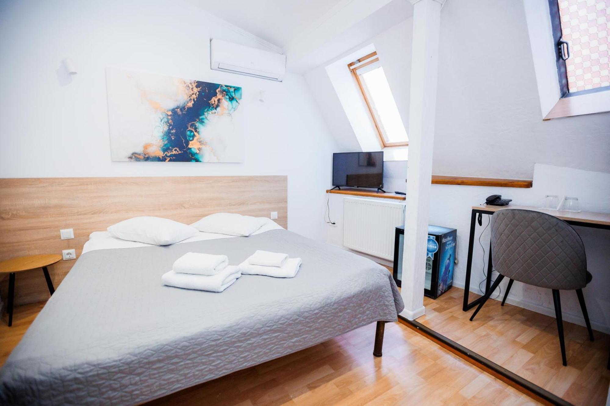 Staryi Krakiv Hotel Лвив Екстериор снимка