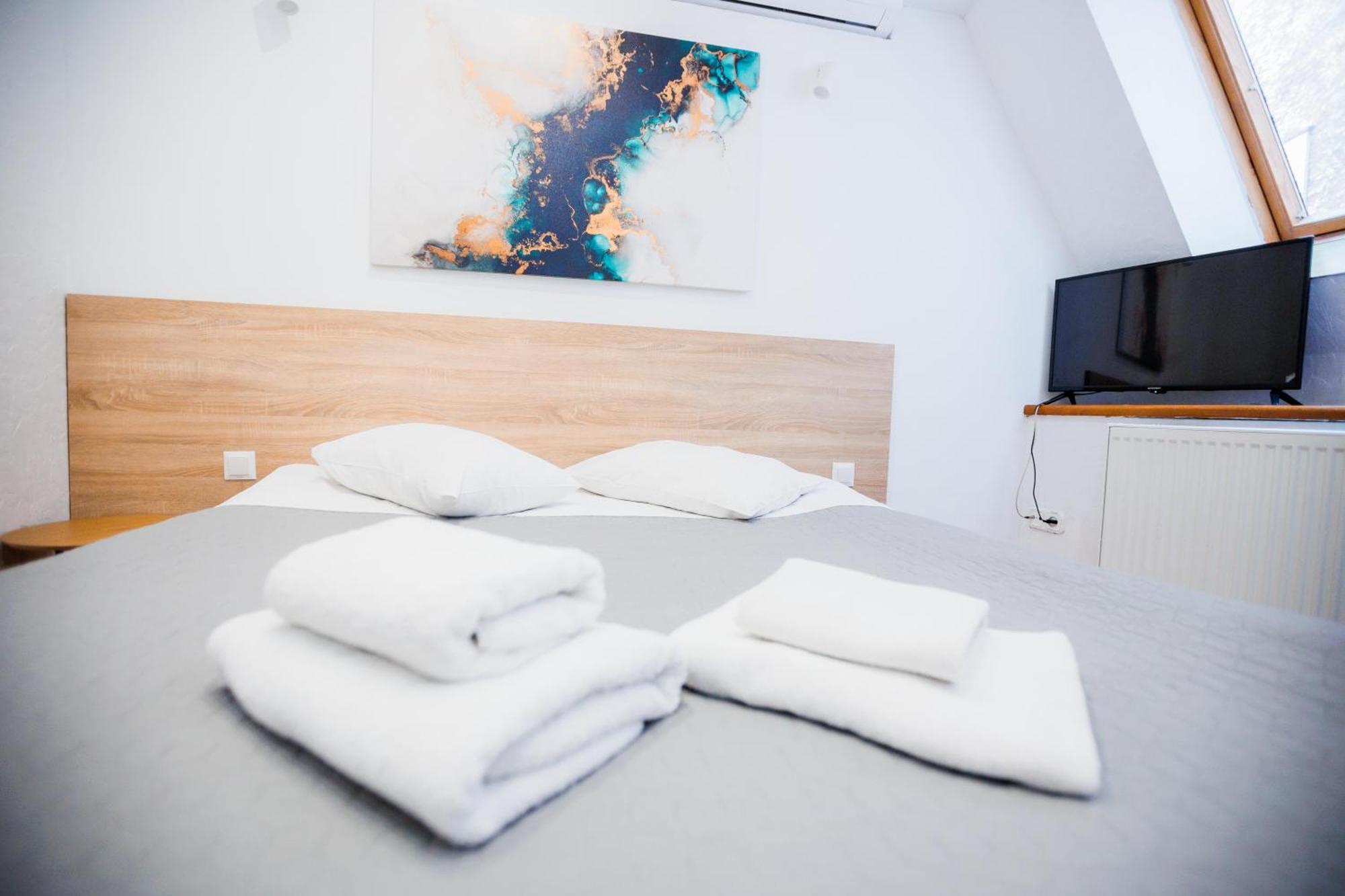 Staryi Krakiv Hotel Лвив Екстериор снимка