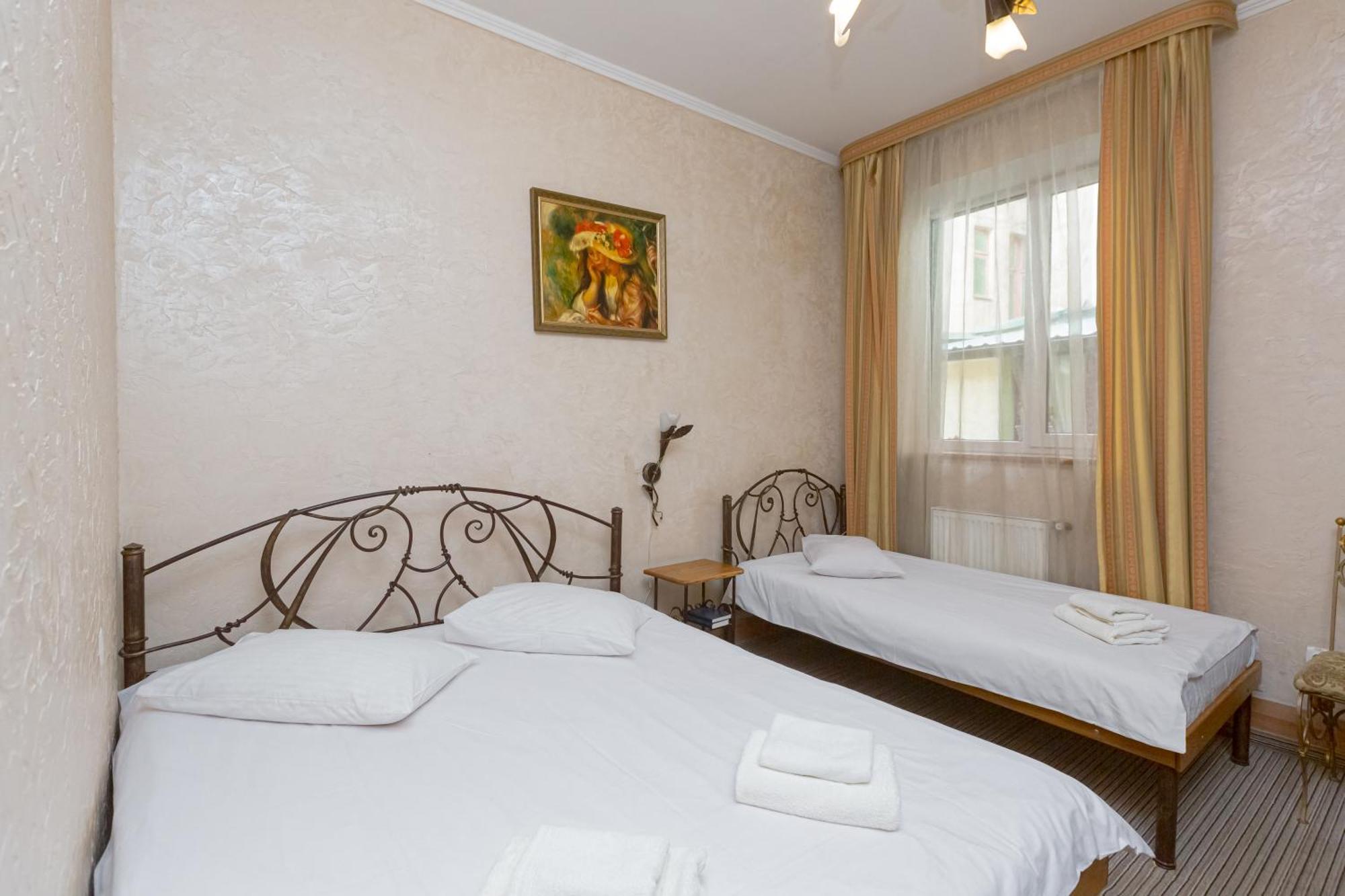 Staryi Krakiv Hotel Лвив Екстериор снимка
