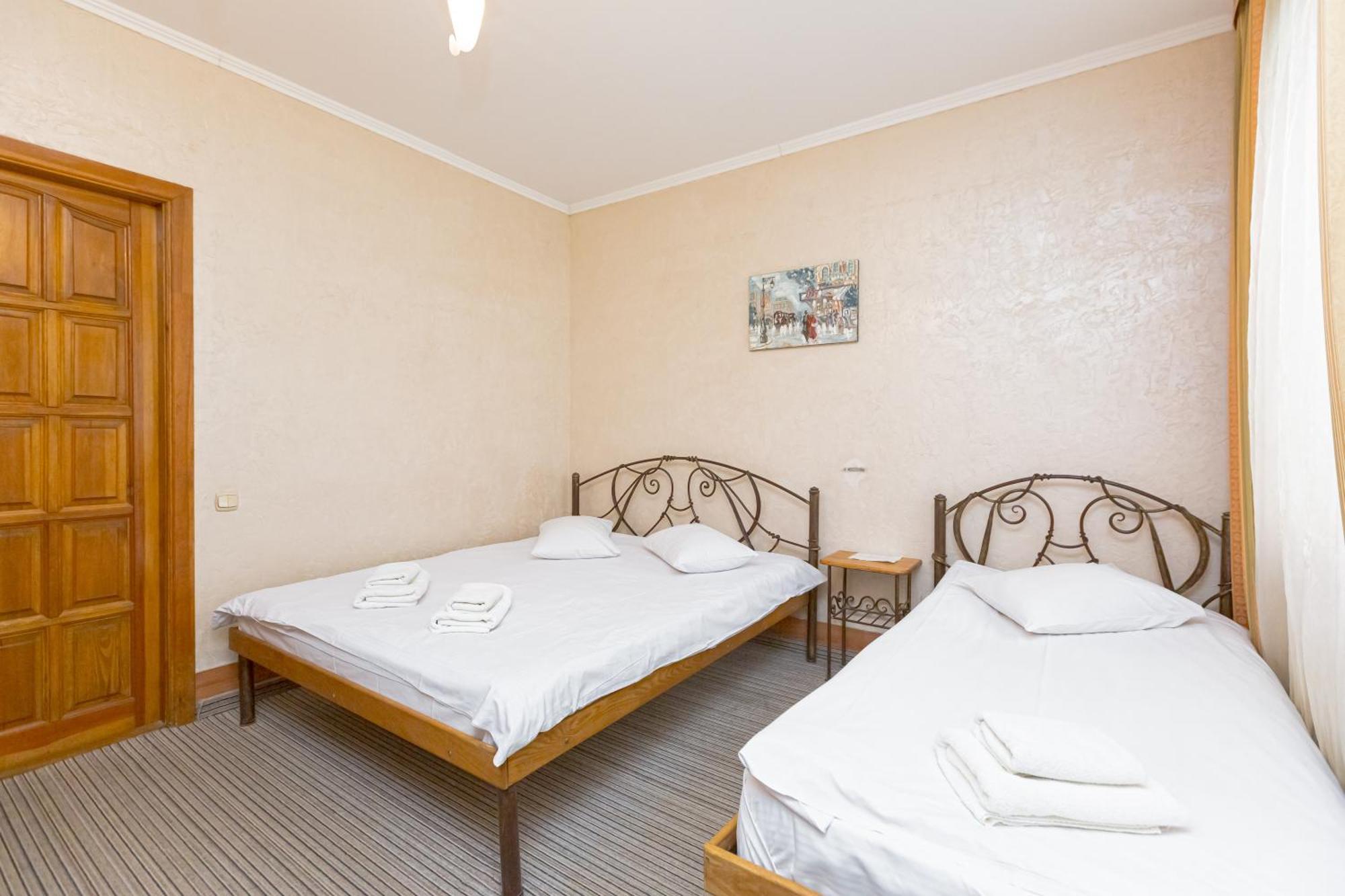 Staryi Krakiv Hotel Лвив Екстериор снимка