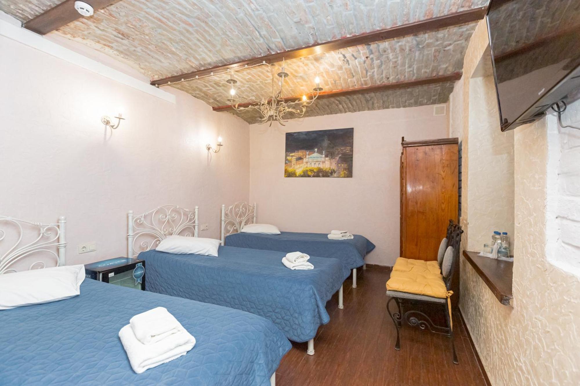 Staryi Krakiv Hotel Лвив Екстериор снимка