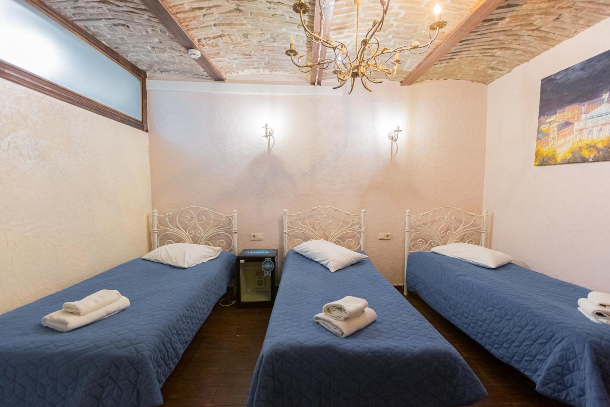 Staryi Krakiv Hotel Лвив Екстериор снимка
