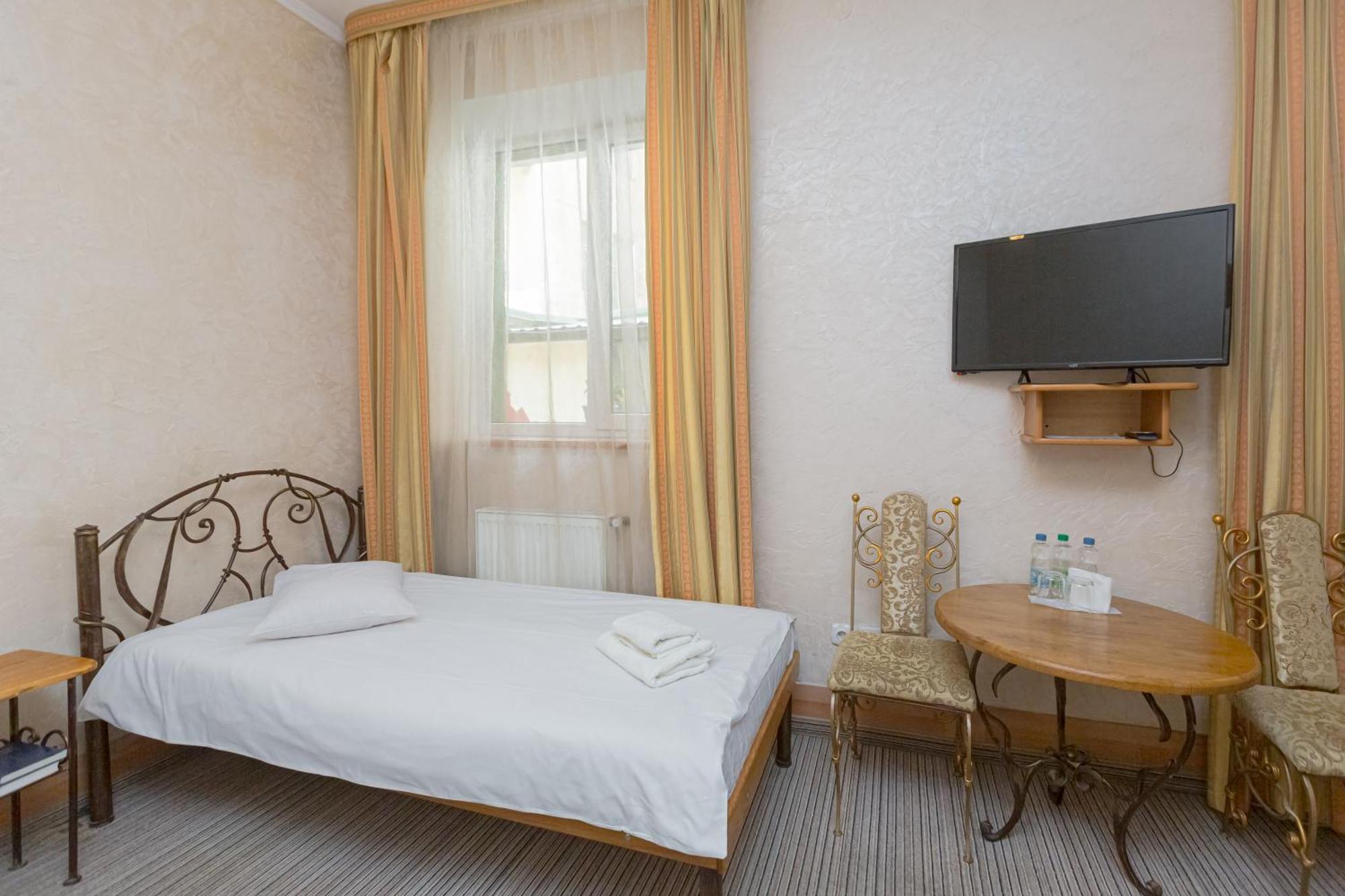 Staryi Krakiv Hotel Лвив Екстериор снимка